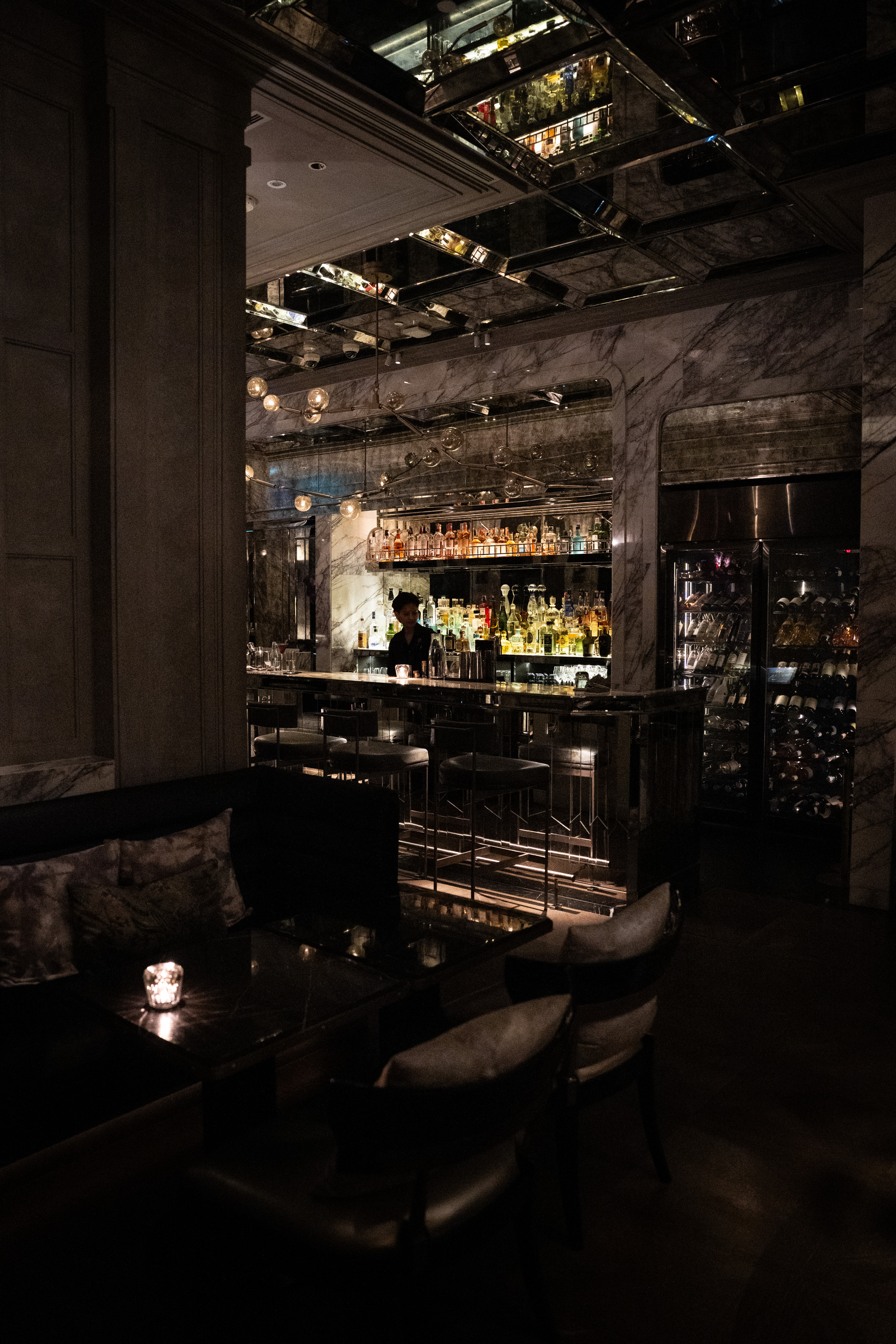 The marble bar and mirrored ceiling of the Stella bar at Capella Bangkok