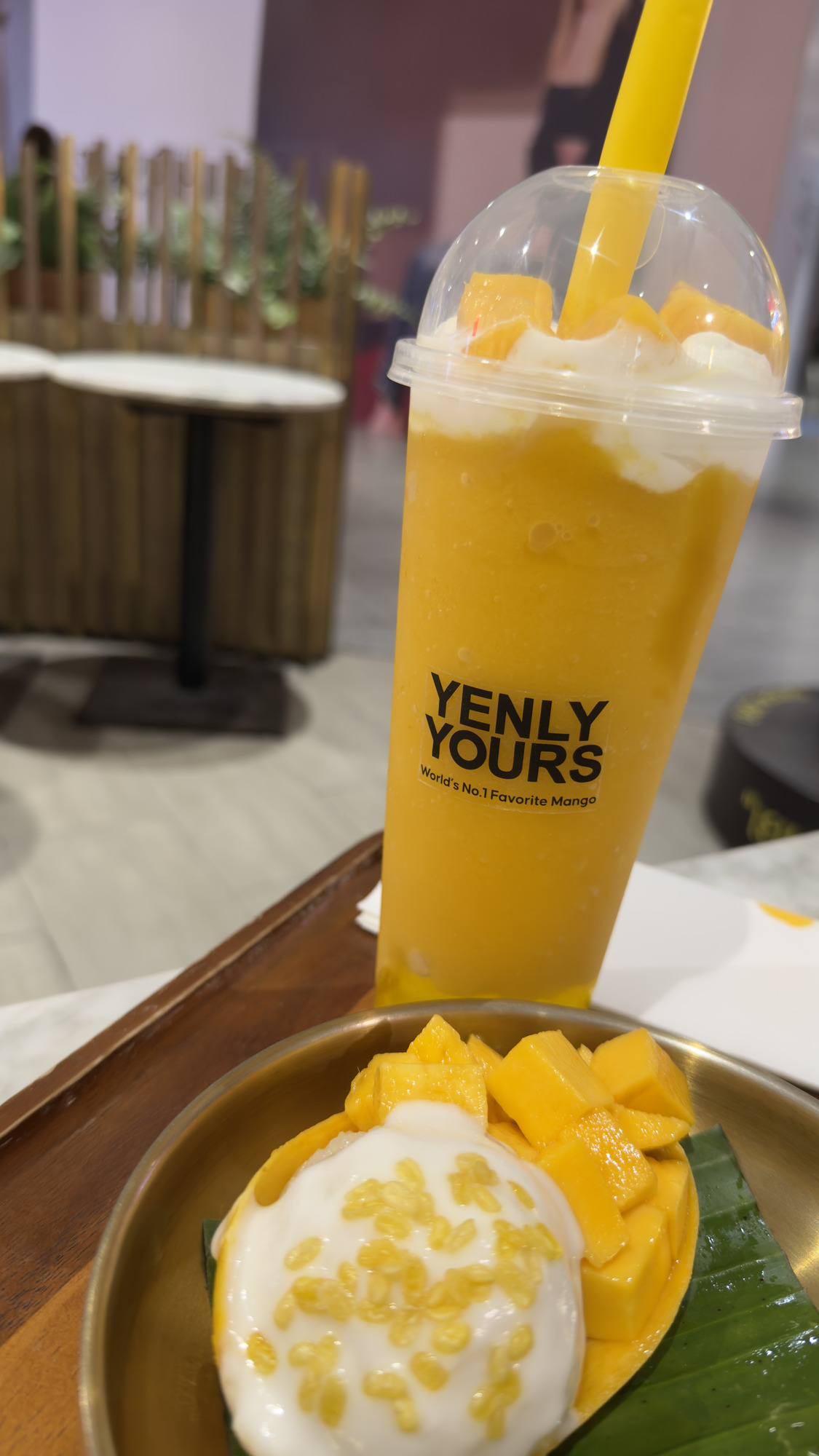 Mango shake and mango sticky rice from Yenly Yours at ICONSIAM, Bangkok